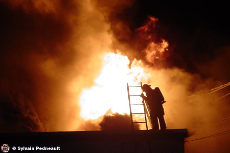 Feu d'entrepot à Ste-Rosalie