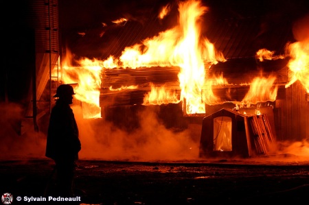Ferme complètement détruite