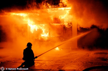 Incendie dans un magasin de tissu