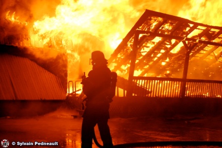 Incendie majeur d'un bar