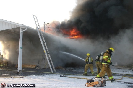Feu de résidence sur la rue St-Louis