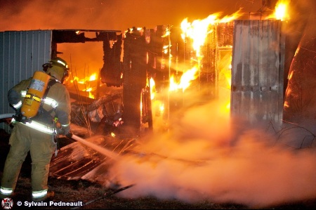Feu de grange à St-Dominique