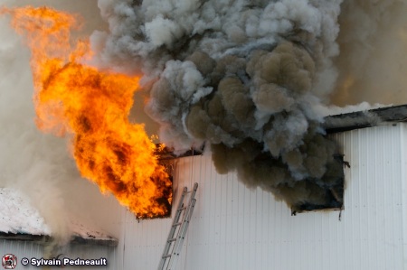 Feu d'industrie à La Présentation
