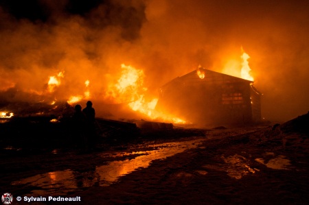 Feu de ferme à Upton