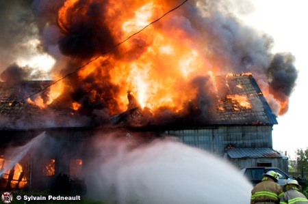 Feu de ferme à Ste-Hélène