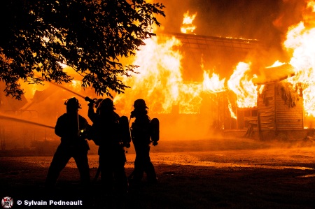 Feu de ferme à Ste-Cécile-de-Milton