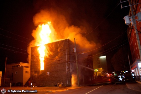 Incendie majeur au centre-ville de Saint-Hyacinthe