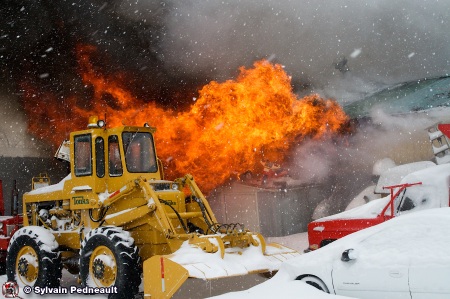 Feu de garage commercial à Saint-Césaire