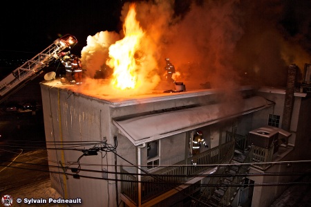 Incendie de 5 alarmes à Saint-Hyacinthe