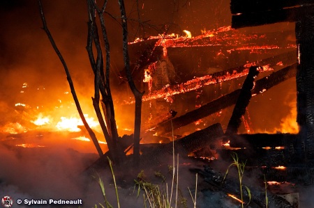 Feu de bâtiment à St-Hugues