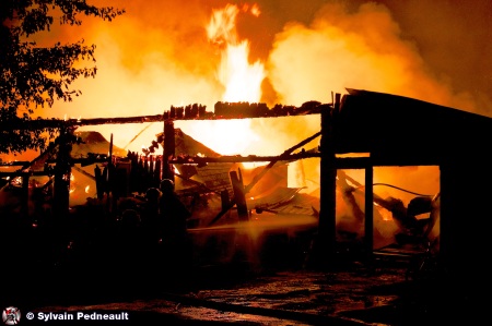 Mardi, 12 août 2014 - Feu de ferme à Saint-Hugues